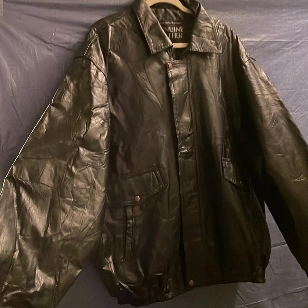 Leather jacket - Picture 2 of 9